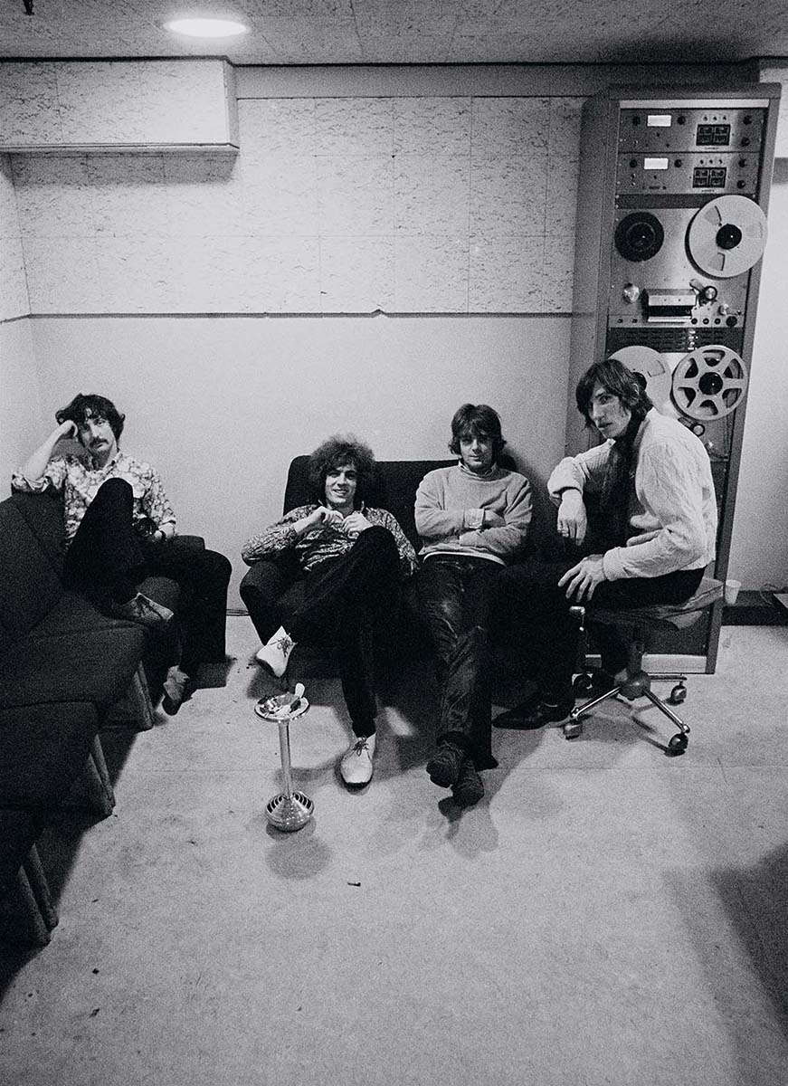 История без звука. Группа Pink Floyd. Pink Floyd 1967. Abbey Road студия звукозаписи Pink Floyd. Pink Floyd в студии 1967.
